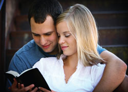 Couple-reading-scripture